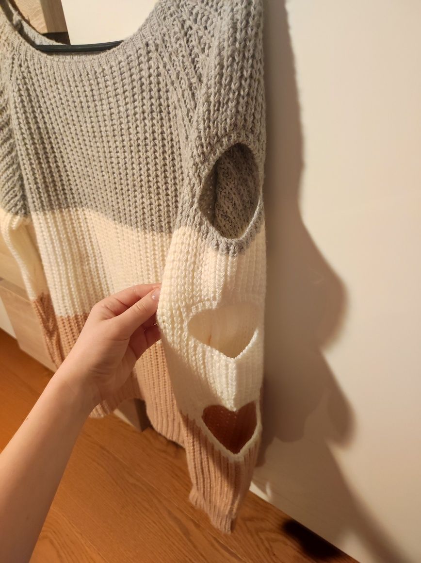 Sweter z ozdobnymi rękawami