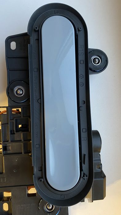 Ручка двери Rivian R1S 2025