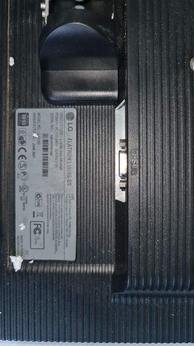 комп’ютер AMD Ryzen 5 з монітором