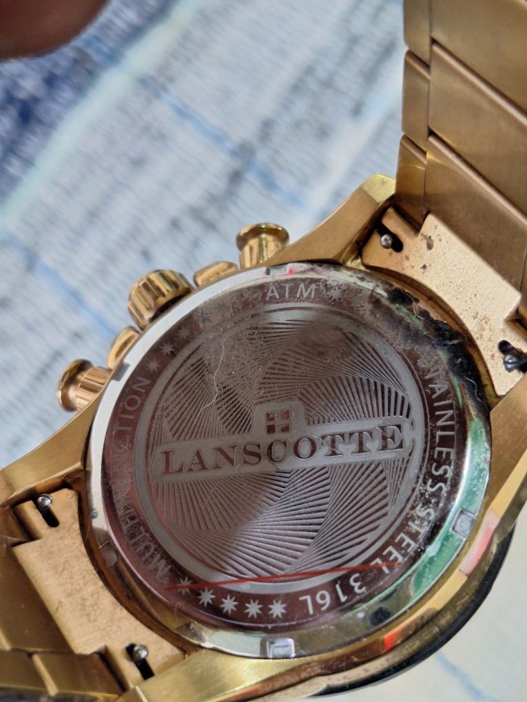 Vendo relógio novo lanscotte com caixa e documentos por 100 euros.