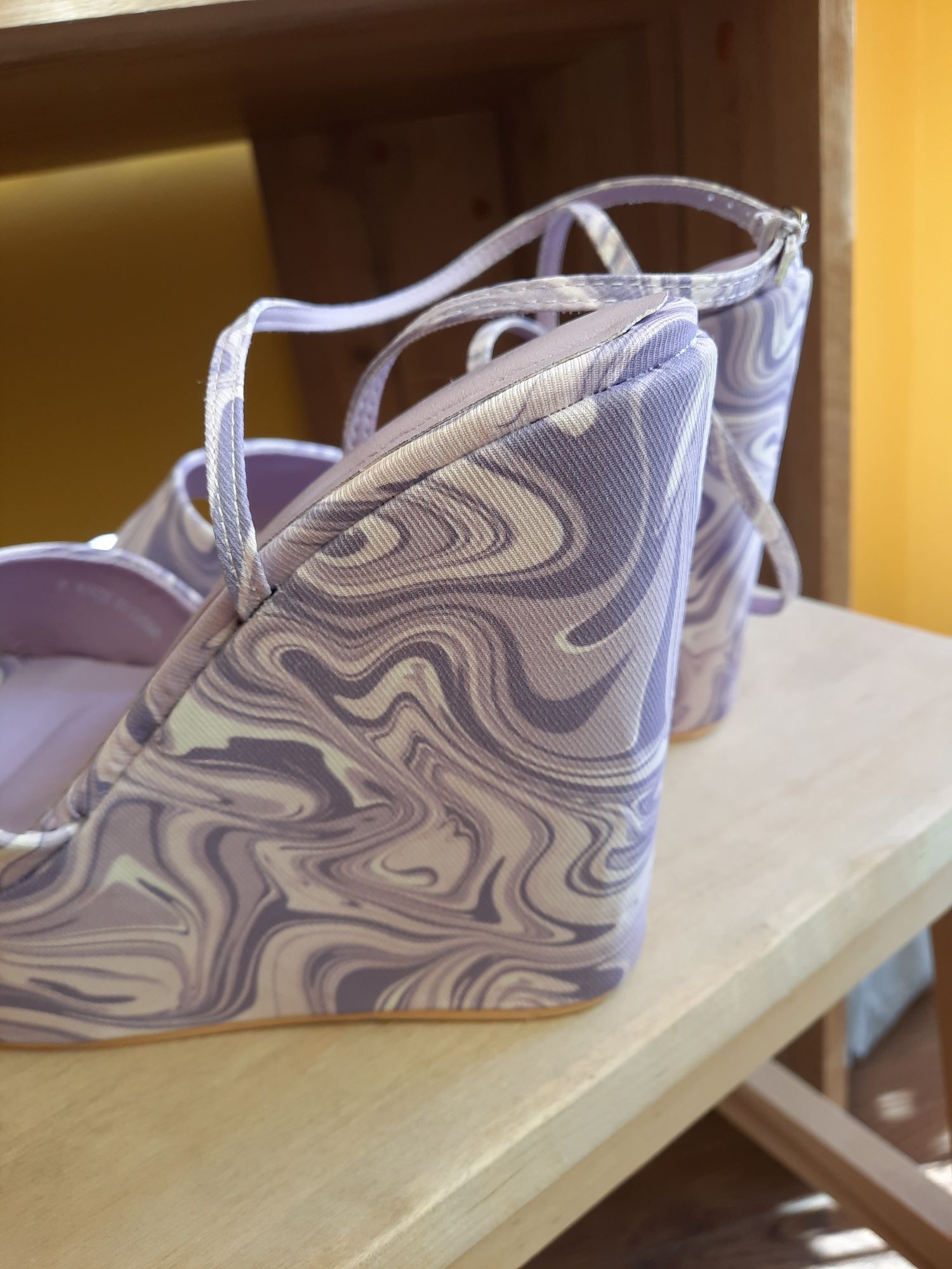 Prześliczne sandały buty na koturnie platformie fioletowe liliowe