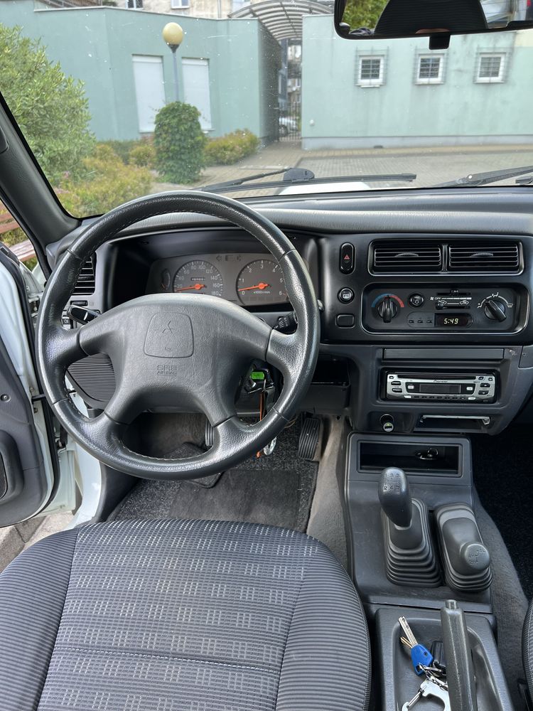 Mitsubishi L200   OLD MAN EMU