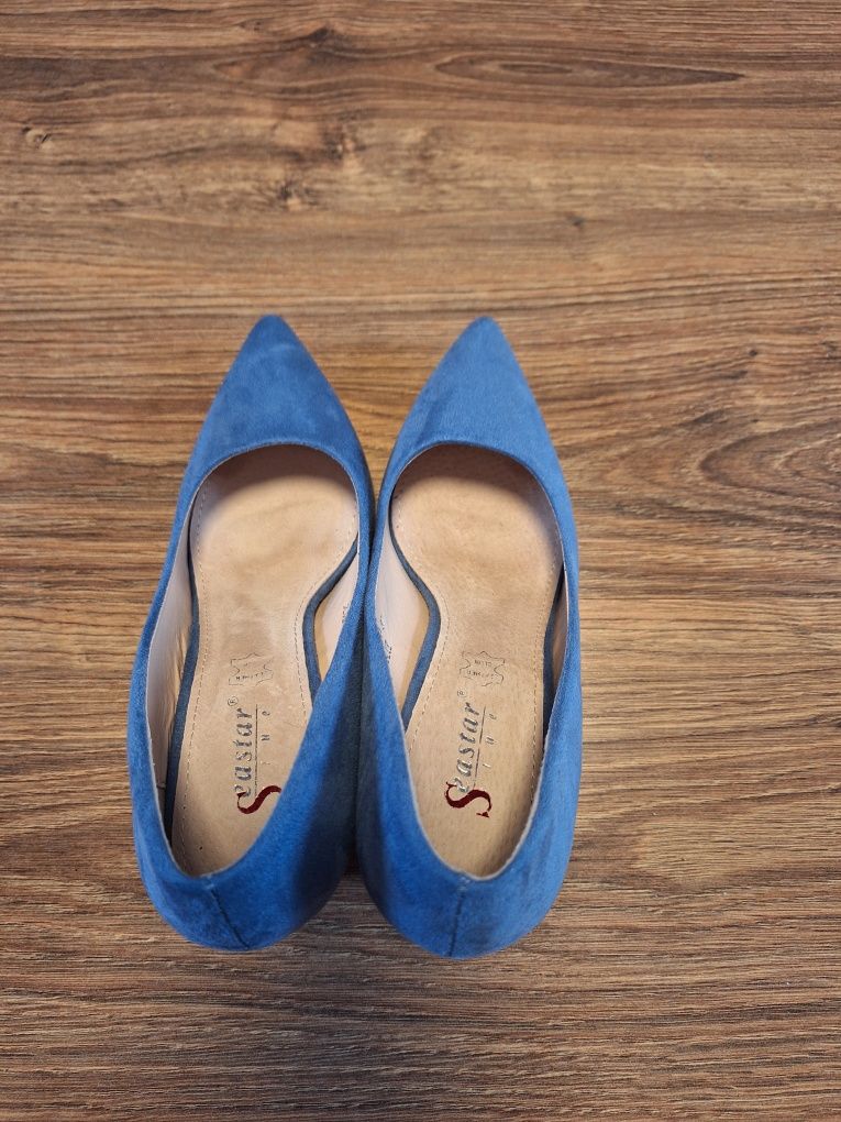 Buty na obcasie r37