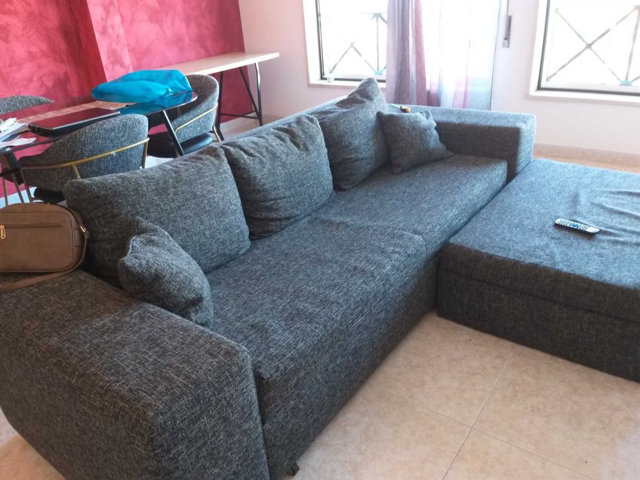 Sofá cama e repousa pés