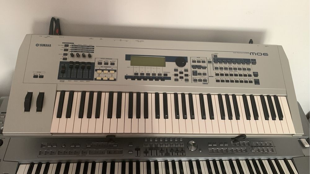 Yamaha MO6 syntezator keyboard