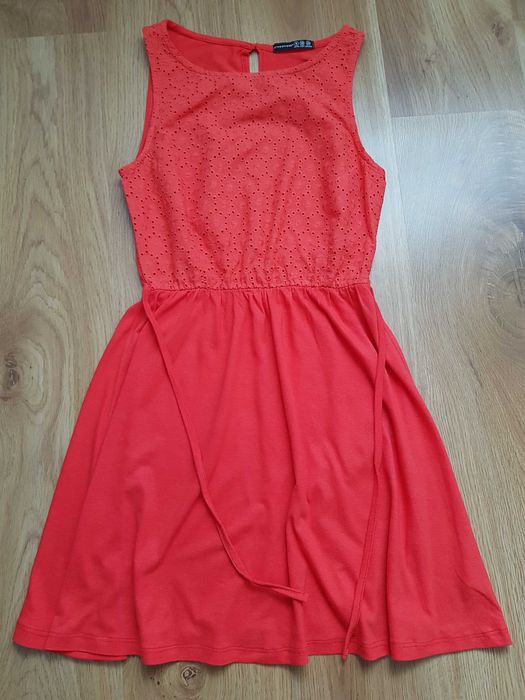 Koralowa haftowana sukienka Atmosphere 36