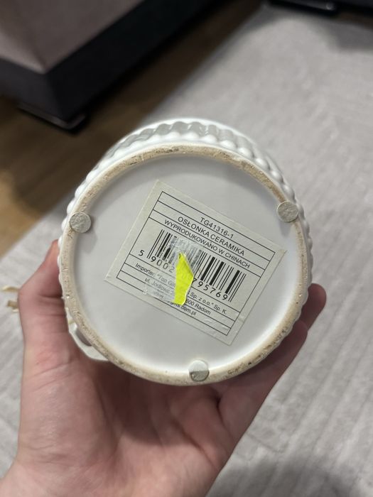 Piekna estetyczna donica z motylkiem do odswiezenia