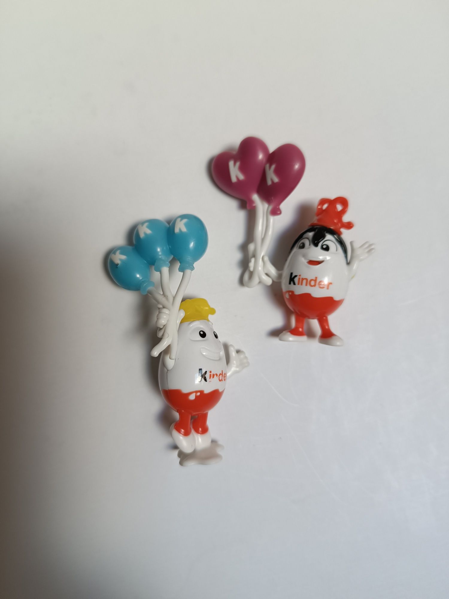 2 figurki Kinder jajko niespodzianka urodzinowe z balonami