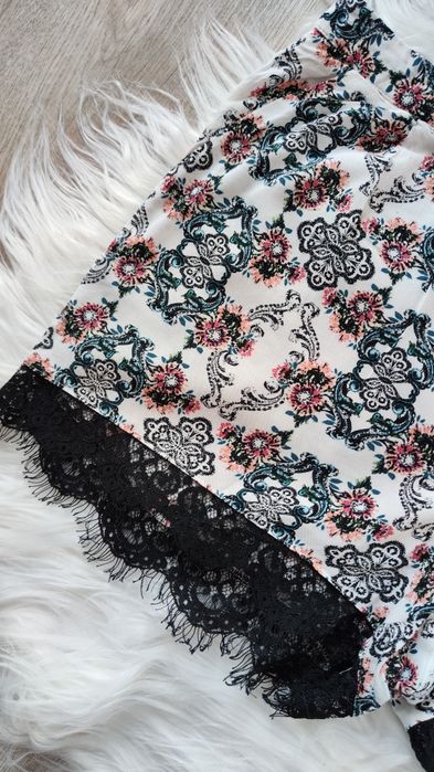 Wiskozowe szorty krótkie spodenki z koronką Boho bali 36 S