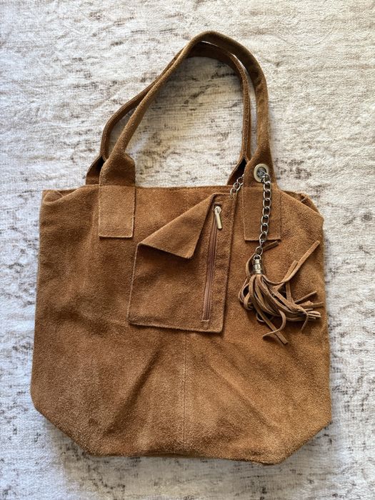 Zamszowa torebka w musztardowym kolorze