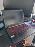 Zestaw do gier wyścigowych/rajdowych (laptop + kierownica)