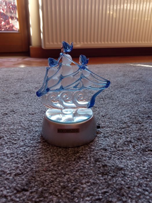 Figurka statek podświetlana