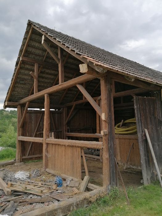 Drewno rozbiórkowe rozbiórka stodoły stare deski stodoła dom wiata