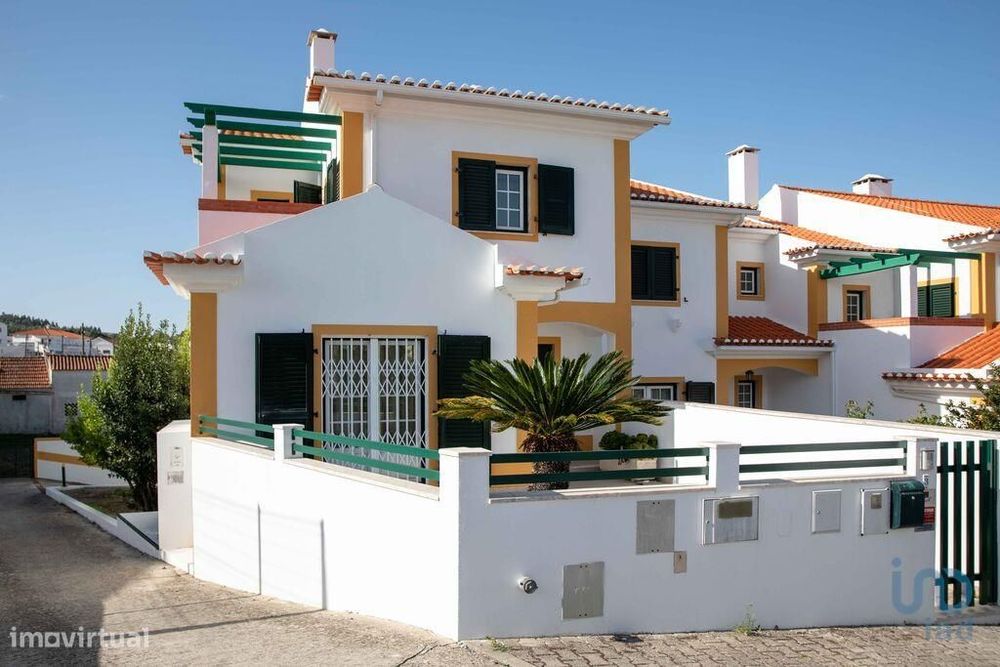 Casa / Villa T4 em Venda do Pinheiro e Santo Estêvão das Galés de 217,