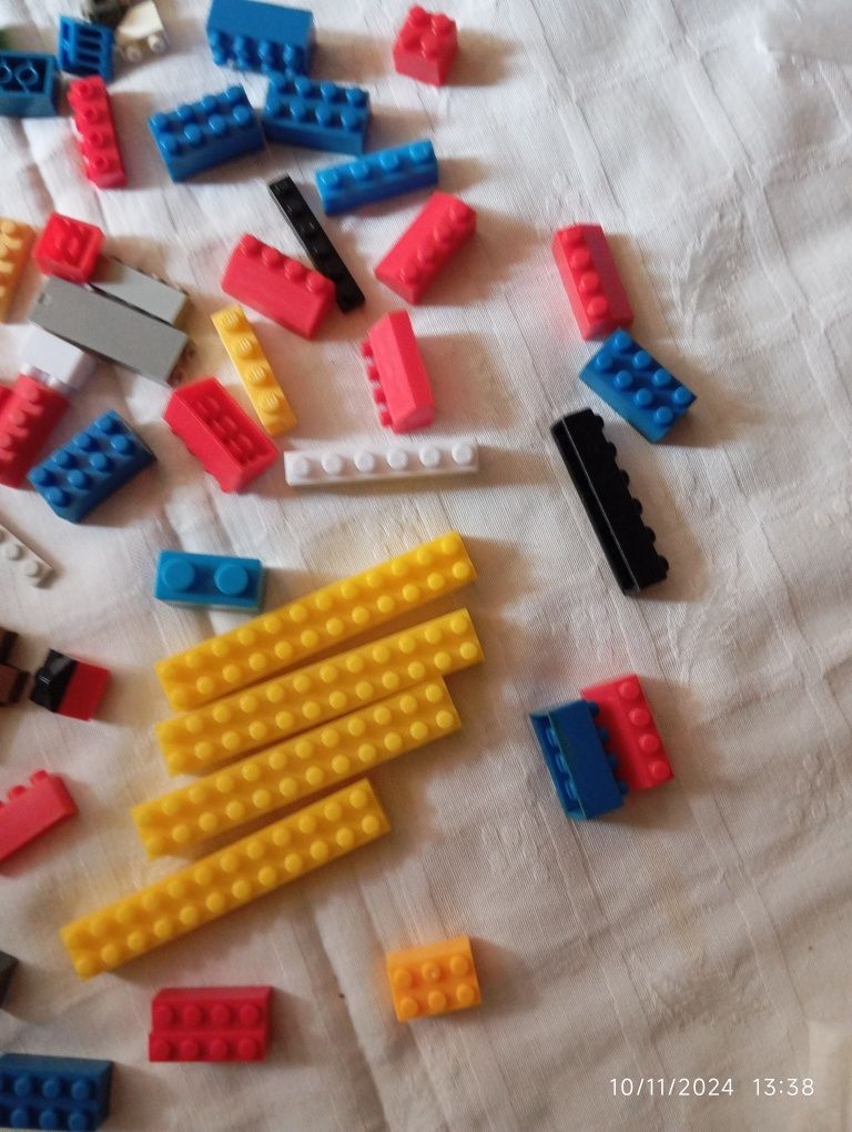Peças de construção.Não é Lego.