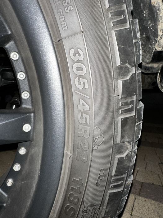 305/45/22 opony caloroczne sprzedam 4 szt