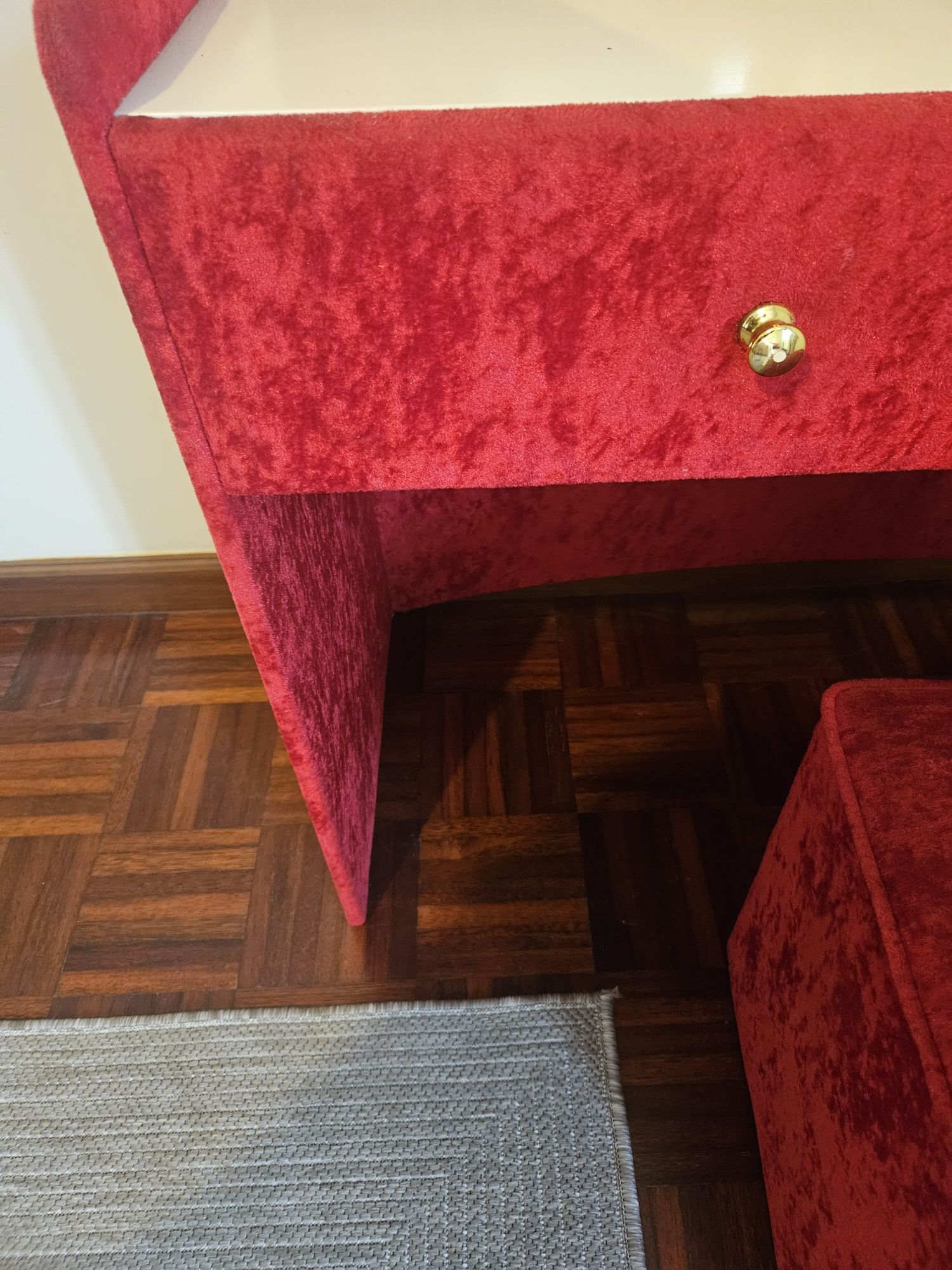 Tocador vermelho+1 mesa cabeceira