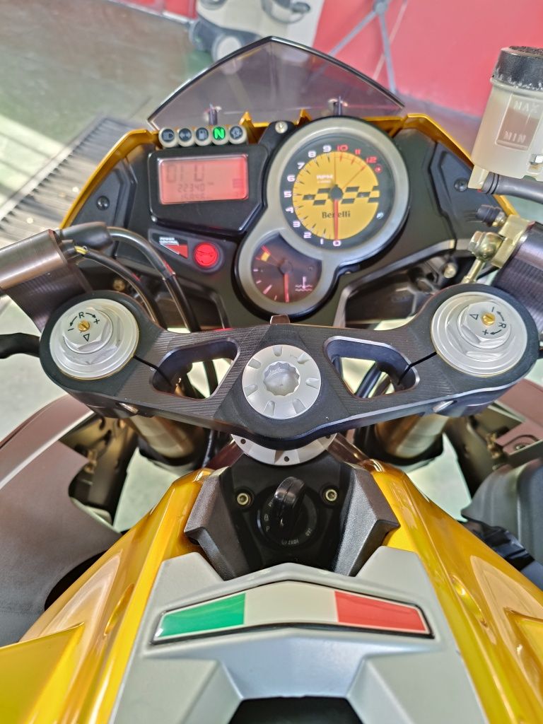 Benelli TNT café racer