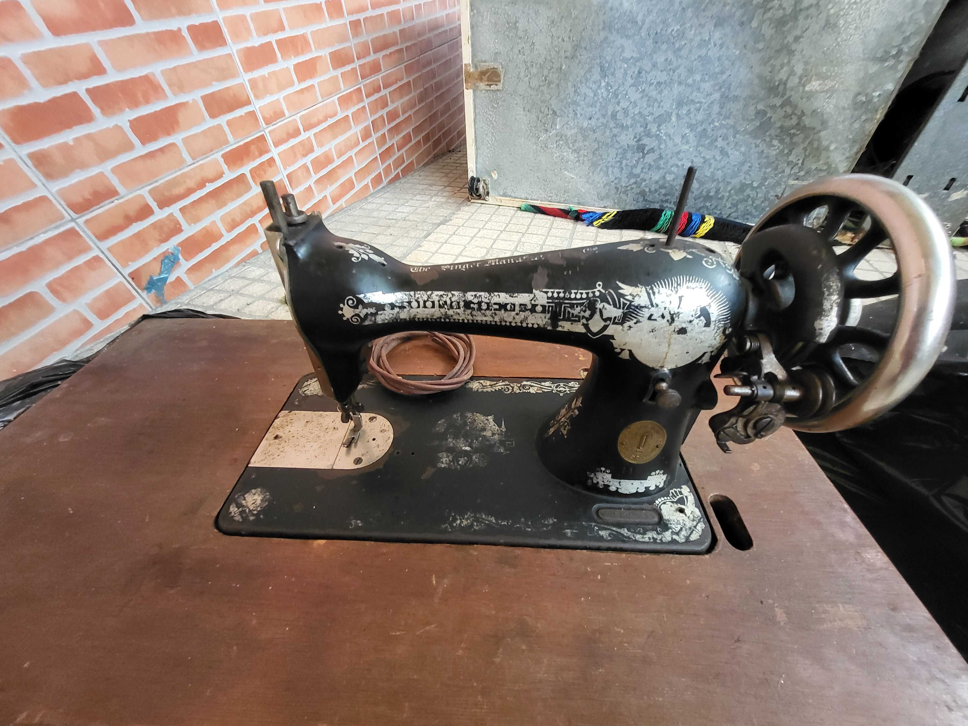 Maquina singer antiga