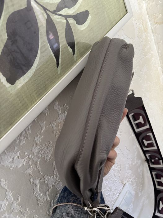 Нова шкіряна сіра сумочка