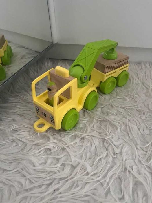 Żółto-zielone autko z przyczepą Playtive