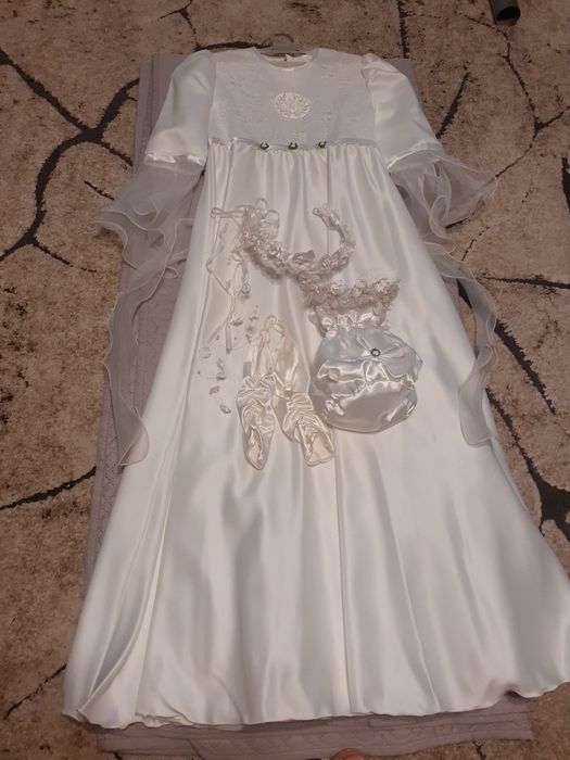Sukienka komunijna z dodatkami