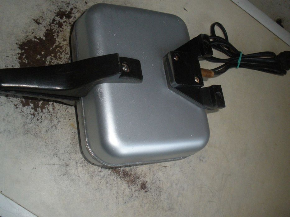 Электровафельница Ласунка ЭВ 1,0/220 в. в хорошем состоянии,СССР.