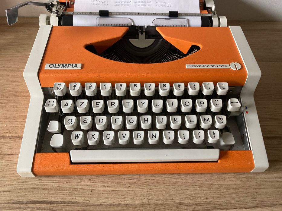Máquina de escrever ***  Olympia