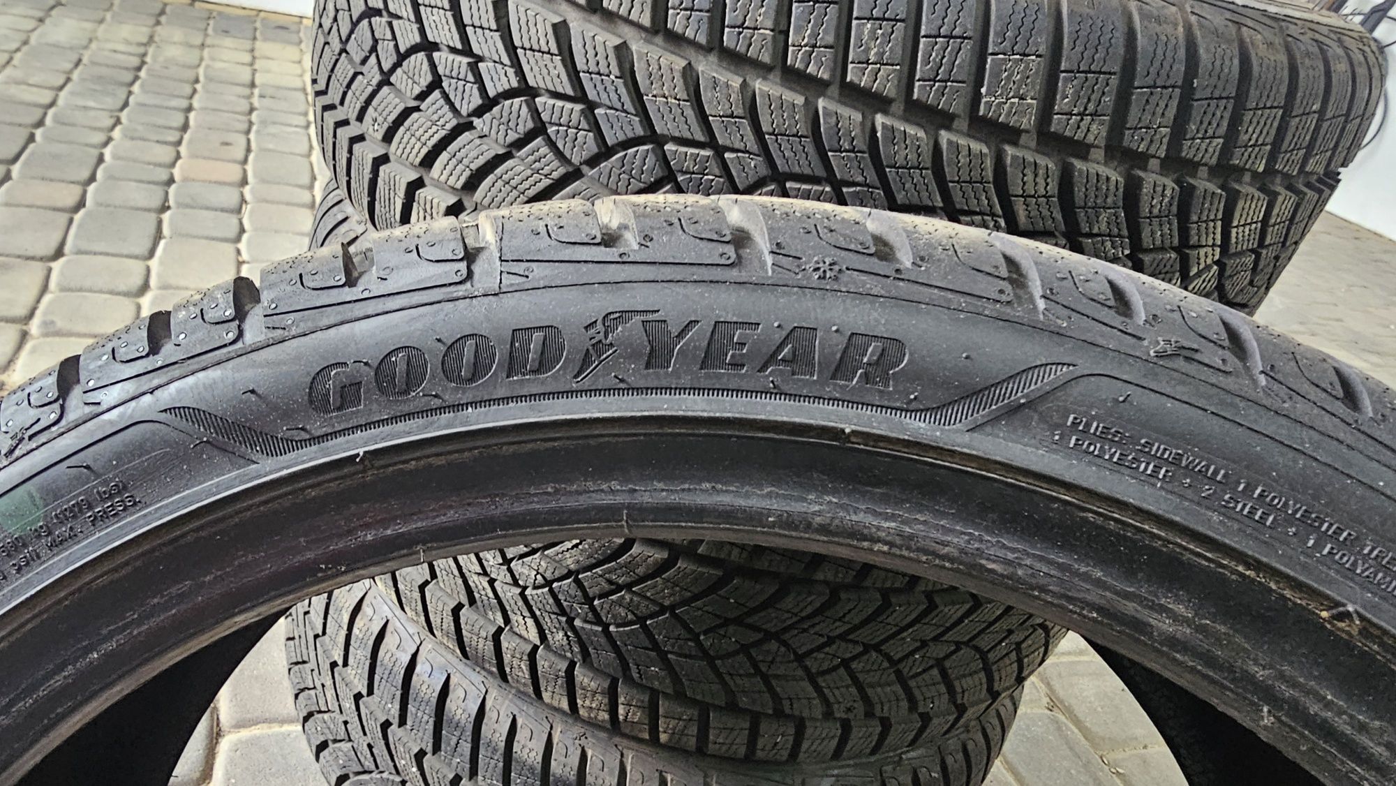 Opony Goodyear Ultragrip Performance+ FR XL 215/40/R18 89V