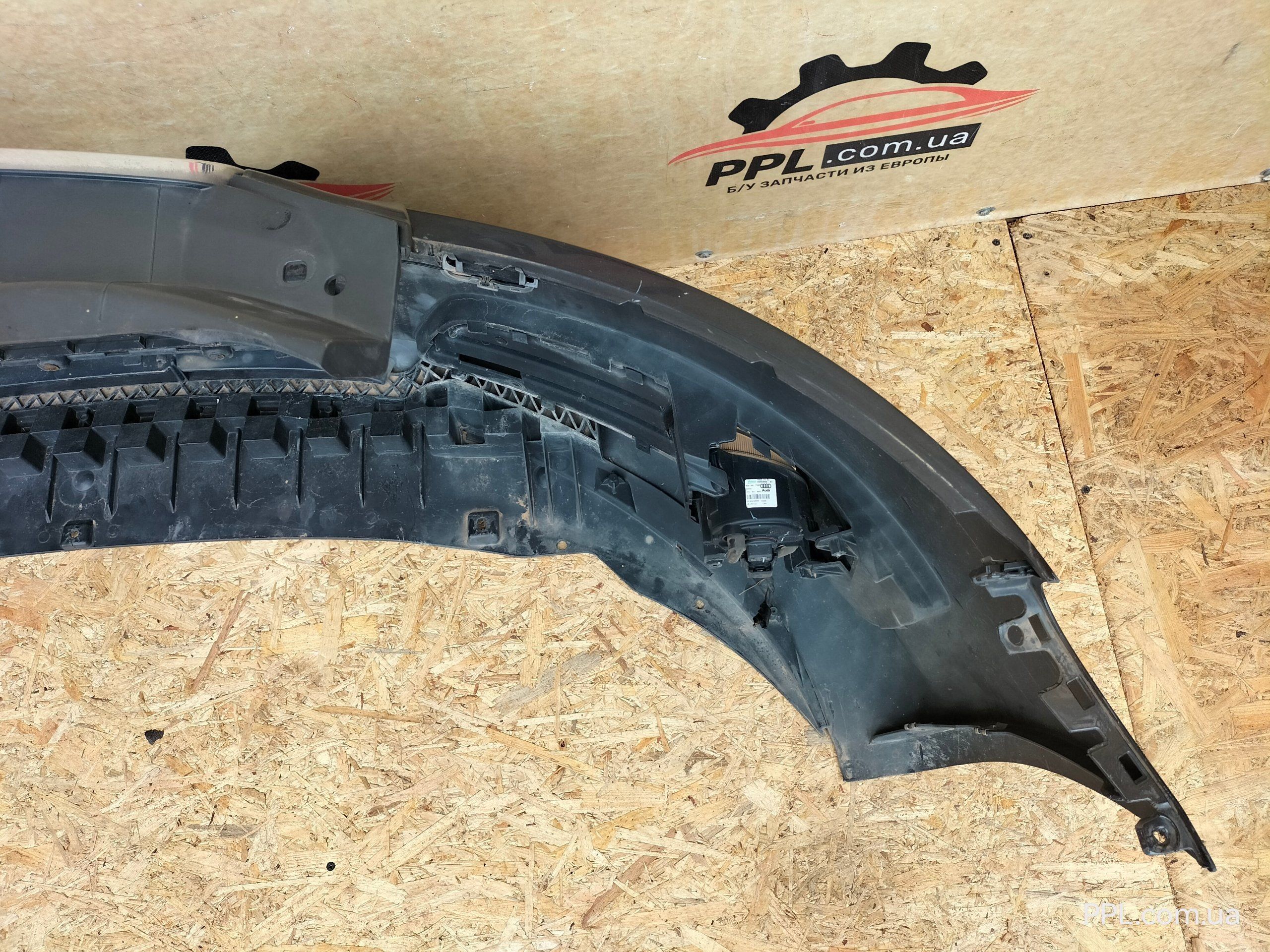 Audi A3 8P 08-12 Бампер передний 8P0807437H решетка туманка заглушка