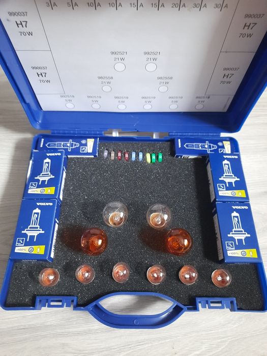 Набір ламп з запобіжниками.