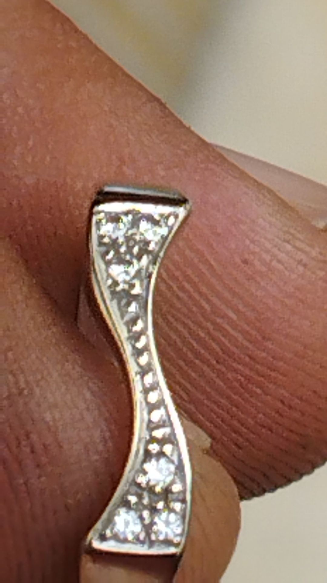 Anel ouro branco com 6 diamantes assinado por designer