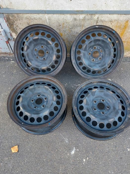 Диски оригінальні Тойота с ковпаками R17 5-114.3 ет35-39 7j