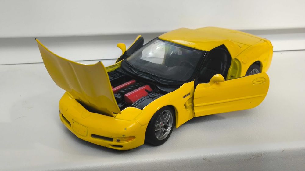 Модель, машинка Chevrolet Corvette 2002 1.24 Maisto Thailand