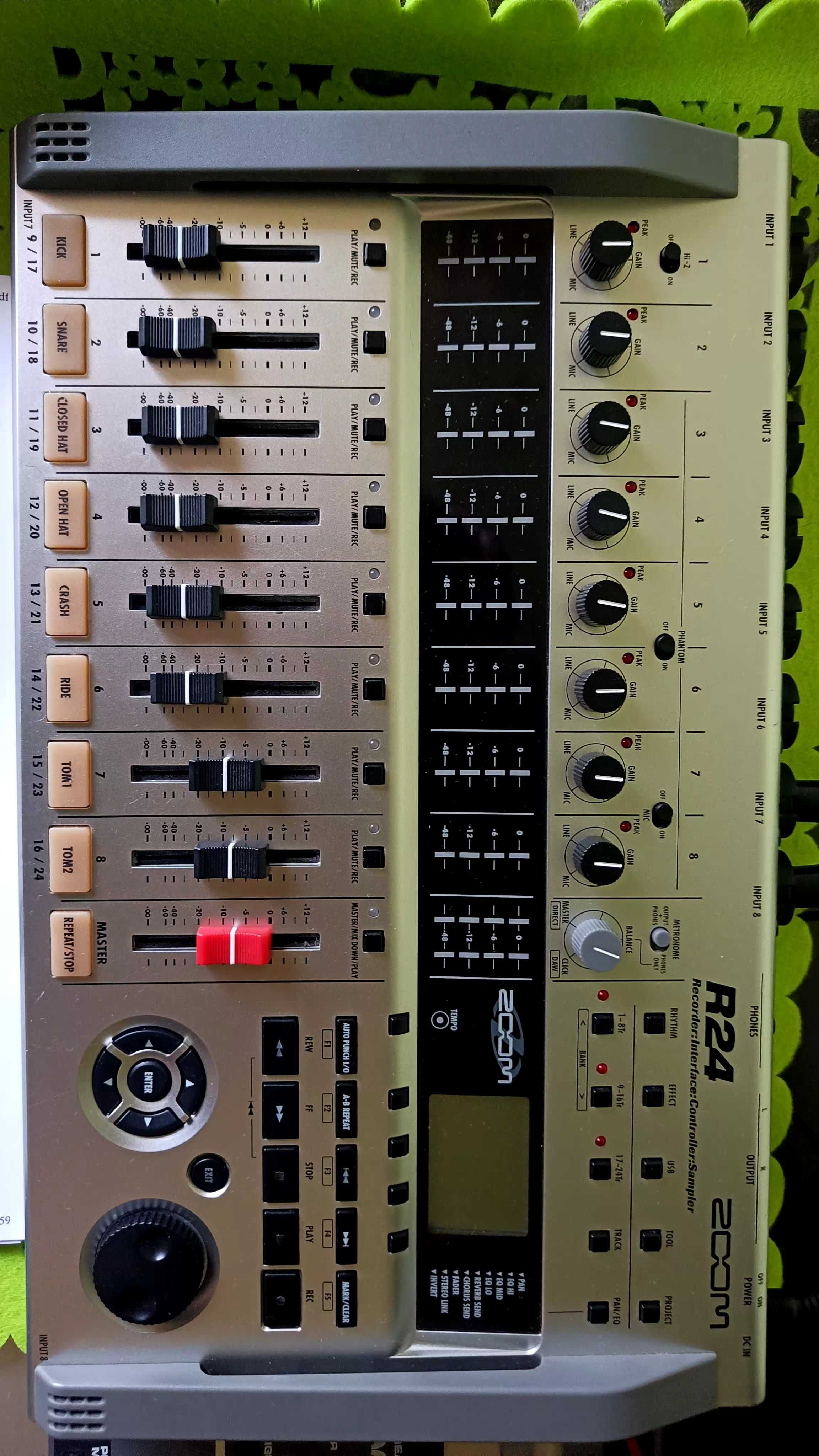 Zoom R24 rejestrator Studiowielośladowy 22r chętnie zam na moog