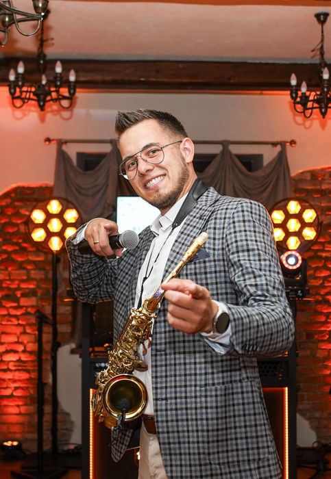 DJ | Wodzirej | Saksofonista na wesele – Show z klasą i humorem!