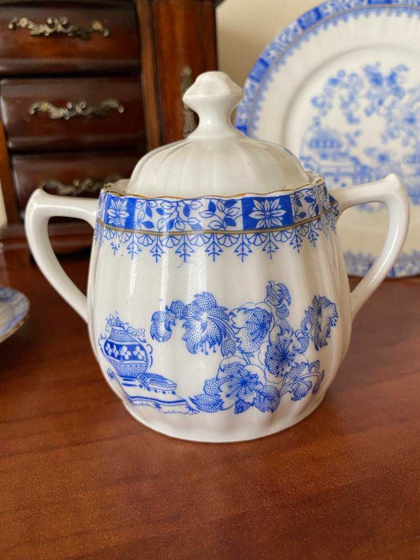 Porcelana z serii "CHINA BLAU"