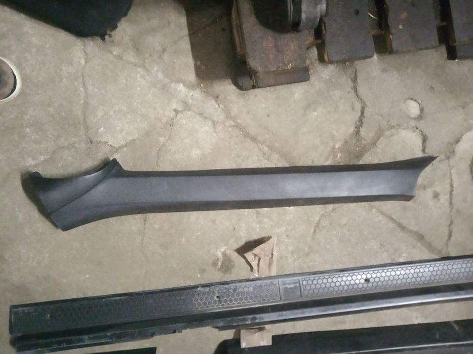 PONTIAC FIREBIRD 3 gen 82–92 oslona slupka slupek lewy lewa trans am chevrolet camaro plastik listwa 2.5 2.8 3.1 v6 3.8 5.0 v8 5.7 1983 1984 1985 1986 1987 1988 1989 1990 1991 gm 10064525