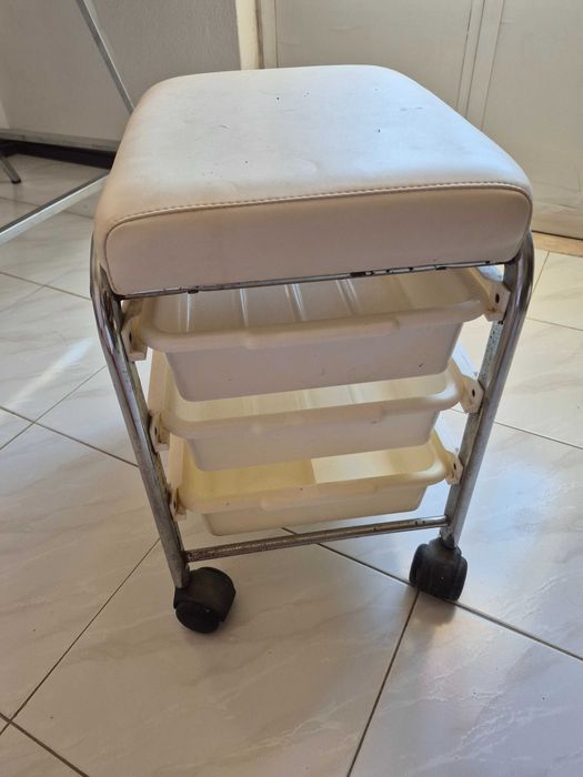 Banco de pedicure branco profissional