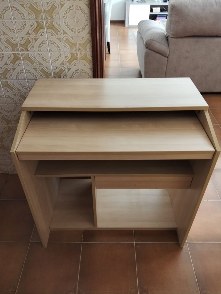 Secretaria madeira