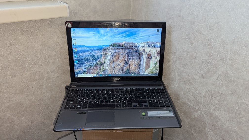 Ноутбук 15.6 /i3 /6gb/Nvidia G630