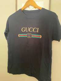 T-shirts Gucci e Tommy Hilfiger