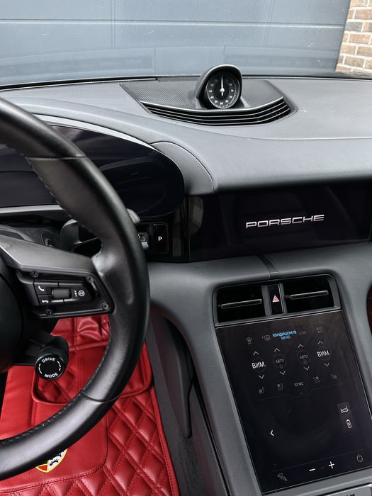 Porsche Taycan 4s 2021 року 571 к.с.