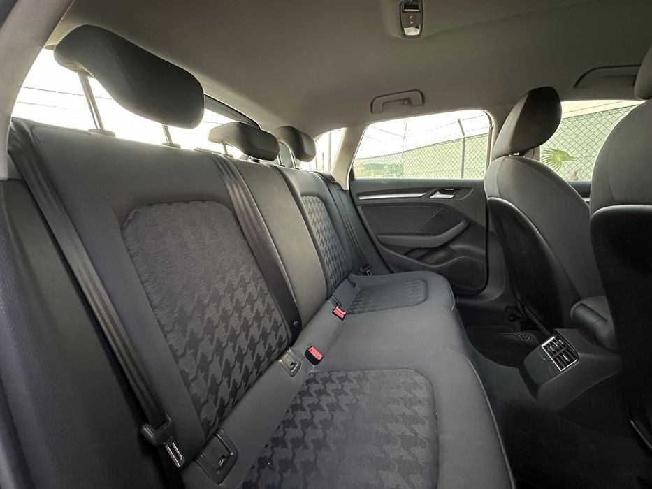 Audi A3 1.6 TDi ‘ Sportback ‘  GARANTIA !  / Nacional