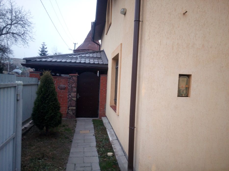 Частина особняка подобово у Львові.