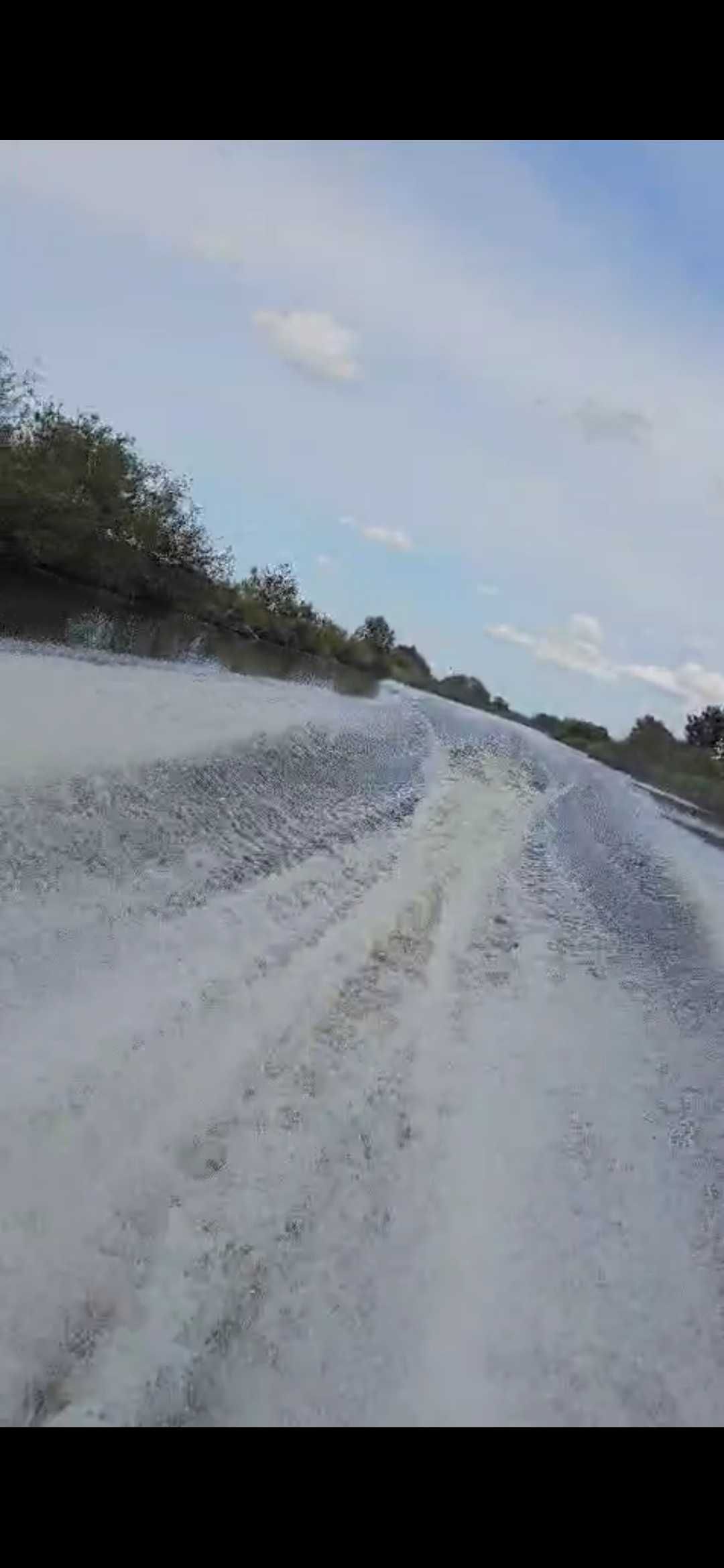 Łódz Chaparral2359sx v8 mercruiser wolne wydechy! Diabeł;)