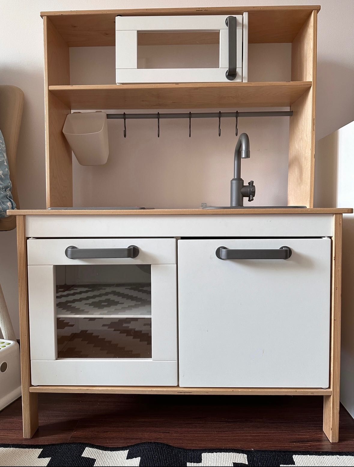 Kuchenka Ikea z wyposażeniem