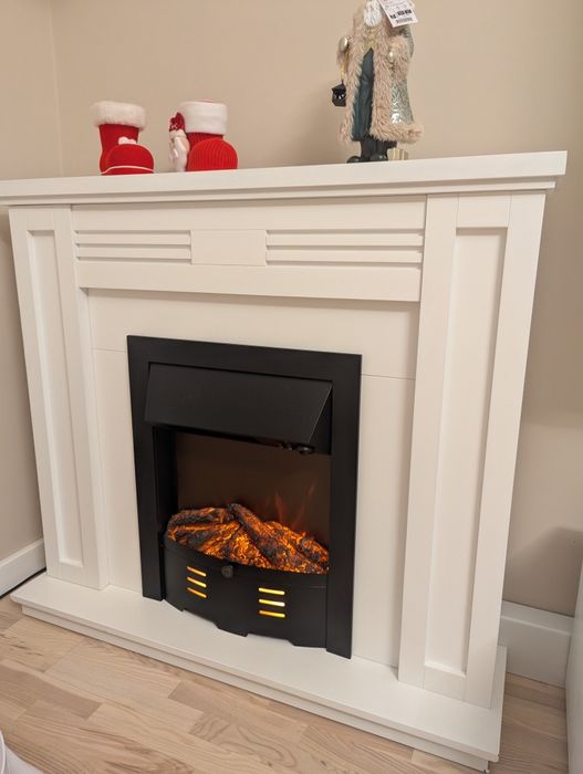 Kominek elektryczny z obudową