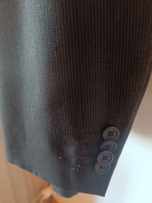 Fato cinzento da marca Milano