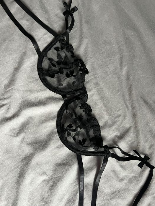 Комплект білизни , чорний кружевний. 80/85 В/С ( без трусиків)